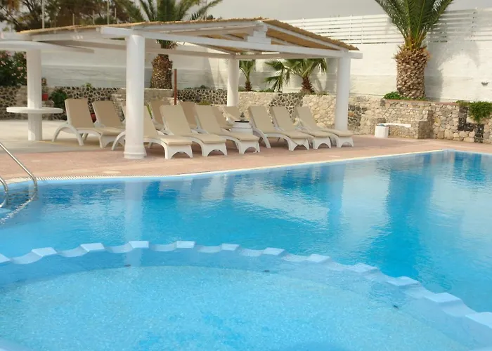 Kalipso Hotel Perissa (Santorini)