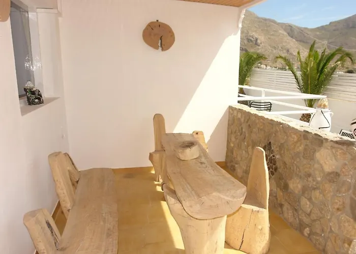 Kalipso 2* Perissa (Santorini)